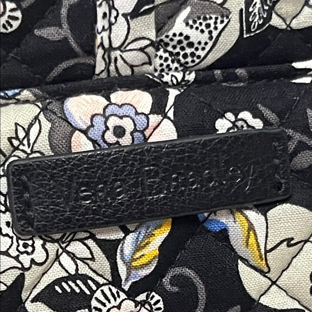 NWOT  Vera Bradley Iconic Grand Hanging Organizer - Picture 3 of 16